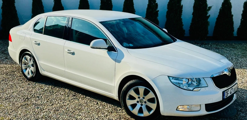 Skoda Superb cena 29990 przebieg: 165000, rok produkcji 2011 z Kościan małe 232